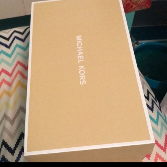 NEW MK gray velvet heels - Picture 4 of 4